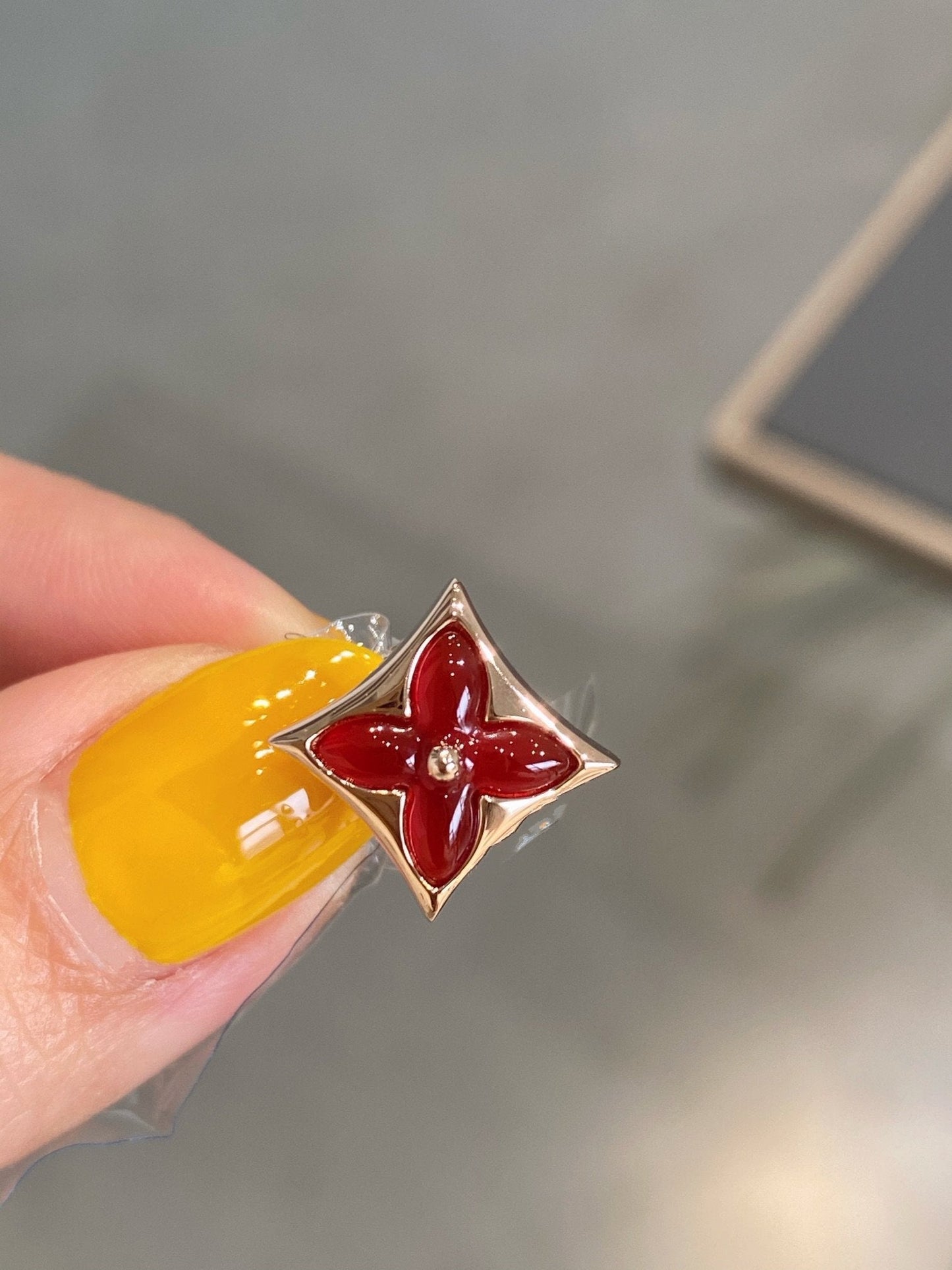 [moco jewelrys]Ohrstecker STERN UND SONNE ROSÉGOLD MIT CARNELIAN
