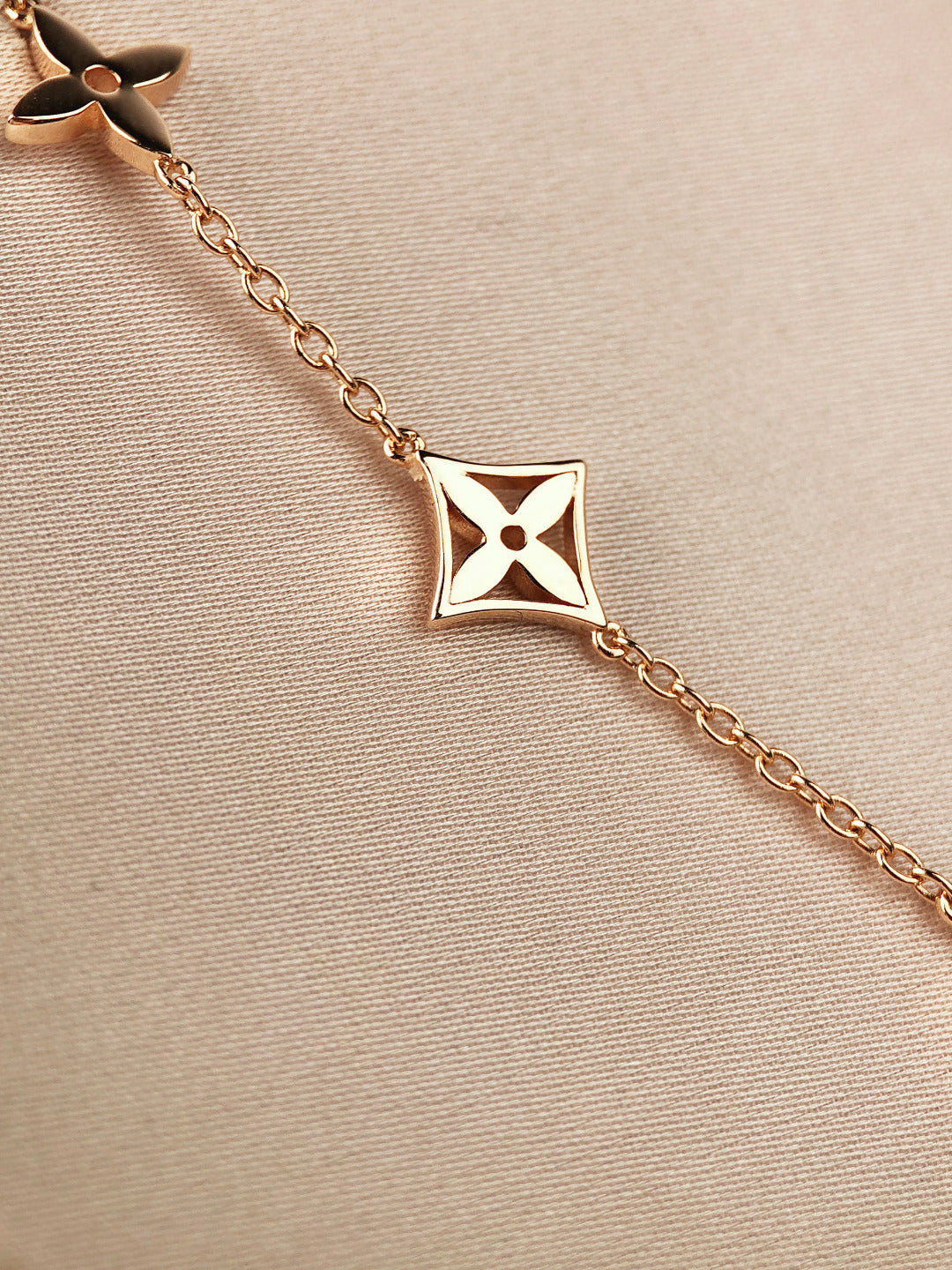 [moco jewelrys]GOLDARMBAND STERNE UND SONNE 7 MOTIVE
