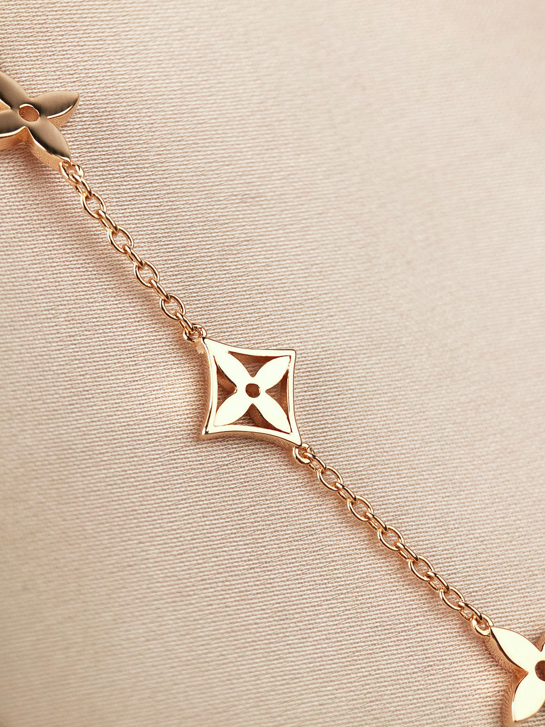 [moco jewelrys]GOLDARMBAND STERNE UND SONNE 7 MOTIVE