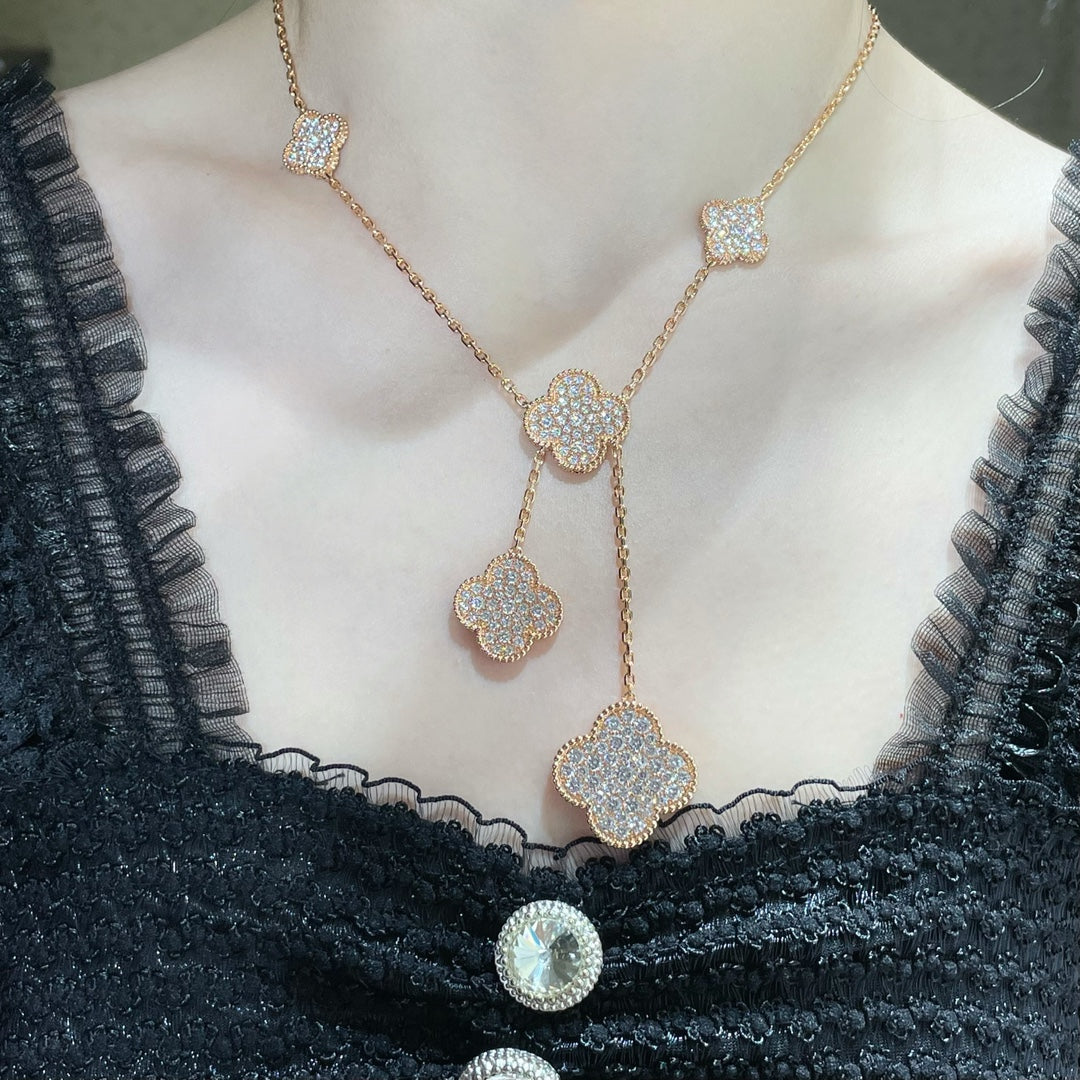 [moco jewelrys]KLEE-HALSKETTE MIT 6 MOTIVEN UND DIAMANTENPAVÉE