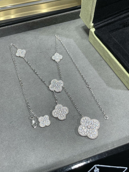[moco jewelrys]KLEE-HALSKETTE MIT 6 MOTIVEN UND DIAMANTENPAVÉE