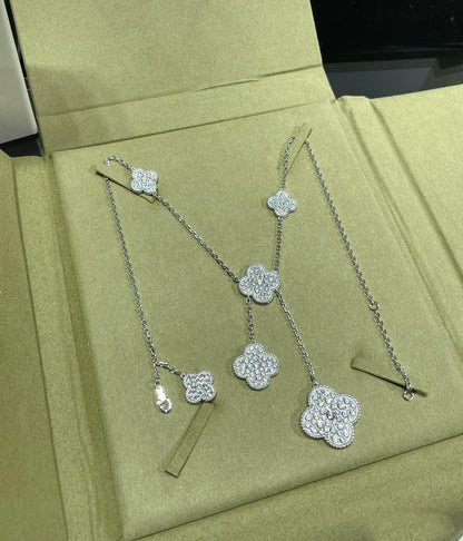 [moco jewelrys]KLEE-HALSKETTE MIT 6 MOTIVEN UND DIAMANTENPAVÉE